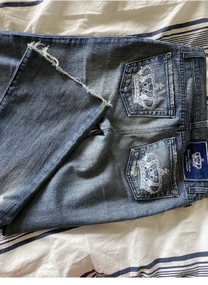 Victoria Beckham  - Ett par jättefina lågmidjade jeans som inte går att köpa nya längre, tar gärna emot byten till ett längre par då dem inte riktigt passade mig i längden💗(inte mina bilder)