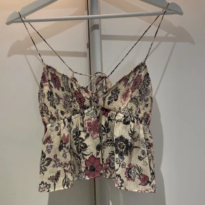 Zara topp - Säljer denna superfina topp från zara i stolek xs💕