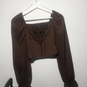  topp  - Xxs/xs/s brun topp passar mig som har s storlek även fast den xs, jätte skön och somrig 