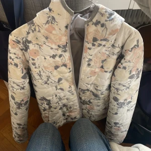 Vårjacka❤️ - Super snygg vårjacka som är asskön!❤️❤️