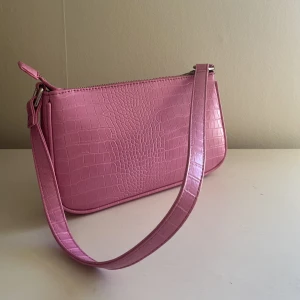 Rosa väska - Typ helt ny, använd 1 gång  