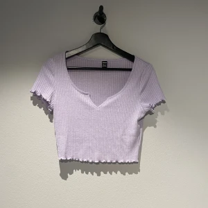 Lila topp - Söt lila topp perfekt till sommarn! I storlek M