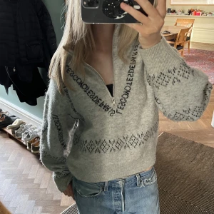 Grå tröja - Kontakta för mer info