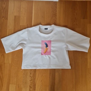 Oanvänd Tshirt  - Fin tshirt med tryck  Oanvänd 