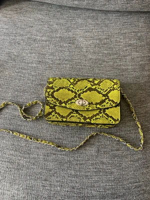 Stradivarius  - Väska 