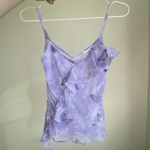 Vintage linne med volanger och fjärilar - Storlek S