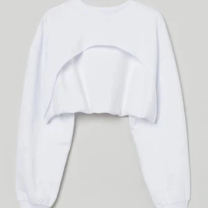 Topp - Jättefin vit bolero ifrån H&M. Slutsåld på hemsidan. Säljer pga att jag har en likadan. Aldrig använd. Storlek XS men passar även mig som använder S.