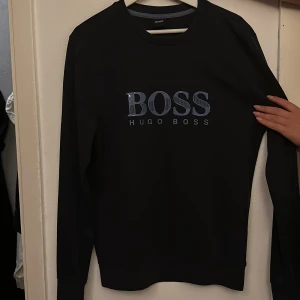 Hugo boss tröja  - Strl m enbart testad 
