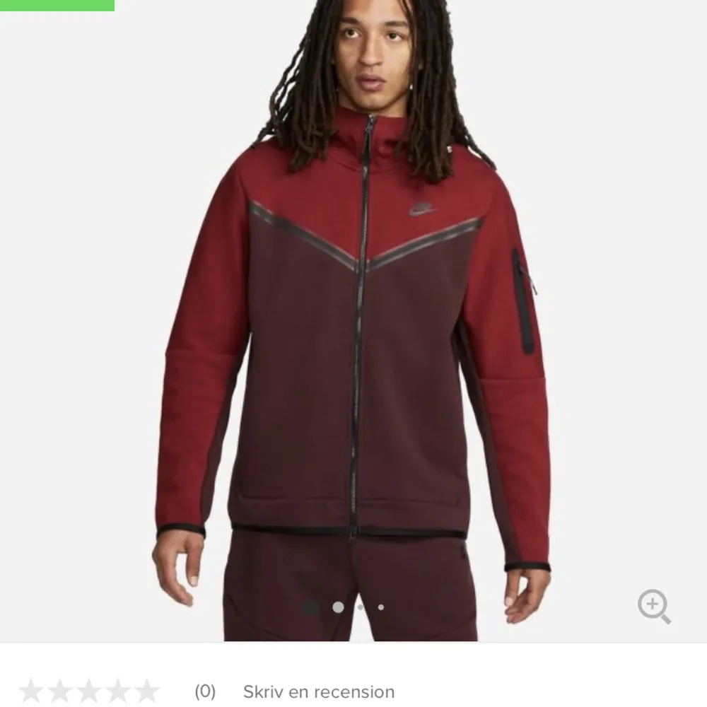 Säljer nu en nästan oanvänd Nike tech fleece i storlek S/M. Skriv gärna för o få fler bilder. (Den är röd/blå o svart). . Jackor.