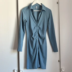 Klänning - Ljusblå fin klänning från Only! Använd några få gånger. 