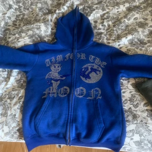 Aim for the moon  - Säljer min aim for the moon tröja för den inte används.