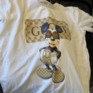 T-shirt med tryck - Jättefin använd men i fint skick