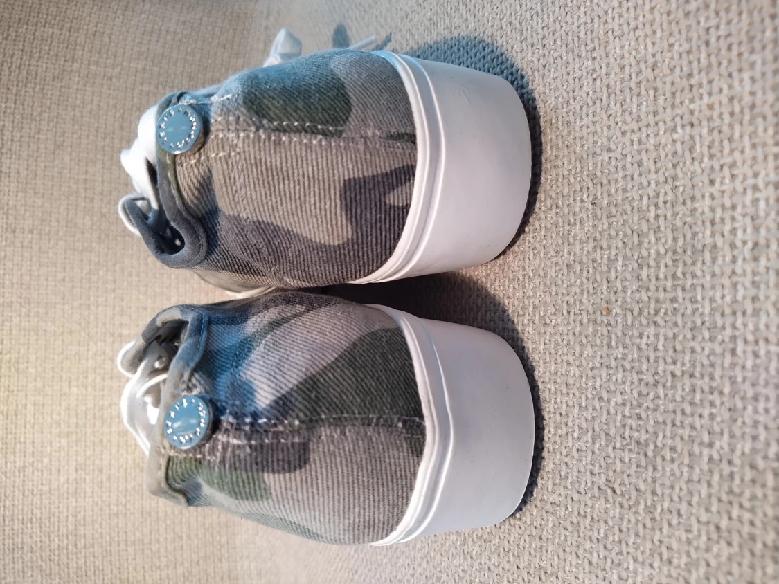 Helt nya Steve Madden Dam camo sneakers 42  - 90