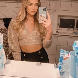 Paljett croptop - Croptop med paljett/ glitter. Endast använd 1gång. 