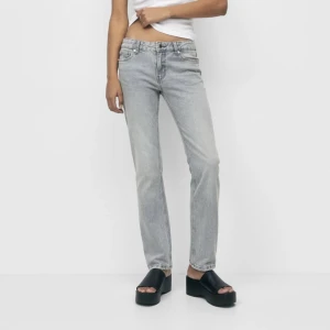 Jeans - Gråa jeans i storlek 38, super fina men aldrig använda. Säljer då dem inte kommer till användning💓