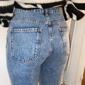 mom jeans  - knappt använda 