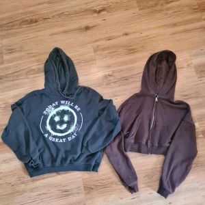 Hoodie  - Beg skick. Bruna är kort modell. Stl s men mer som xs. 