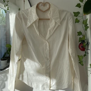 Vit skjorta - Superfin vit skjorta från mango. Stl: S. Skriv om du har frågor :)