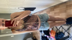 Linne -  Fint linne, blommigt mönster sig till sommaren med spets