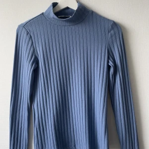 Långärmad från Mango - En långärmad tröja i fint skick 