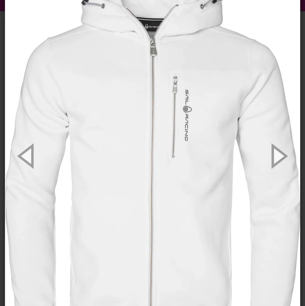 Sail racing hoodie i herr modell, har inte varit något problem för mig att det är herr modell(den har alltså inte suttit konstigt)skriv privat för egna bilder eller frågor. Hoodies.