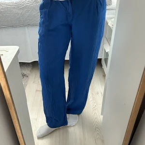 Linnebyxor - Säljer dessa linnebyxor pga att de är försmå. Använda ett fåtal gånger. 