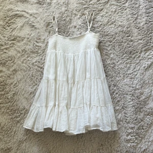 Klänning  - Jätte fin zara klänning med skjusterbara band