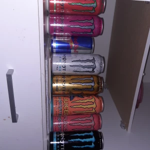 Monster, redbull, nocco  - Ficksar Monser, redbull och nocco. Inget lägg! Skriv om du vill ha en speciell smak eller om du vill ha nott annat:)  25kr= Monster 500ml 20kr=Redbull 250ml 35kr=Nocco Tar swish kontant funkar(Om sedlar) 