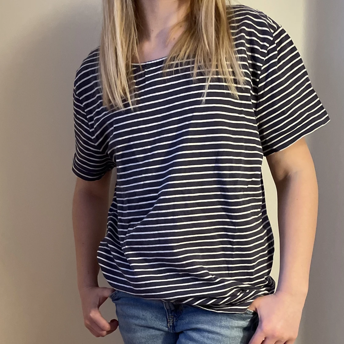 Blå/vit T-shirt  - 90