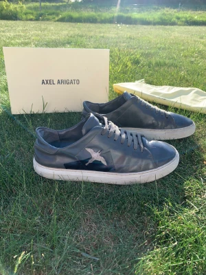 Arigato skor - Säljer dessa arigato skor i fint skick, hör av dig vid intresserad eller funderingar💘