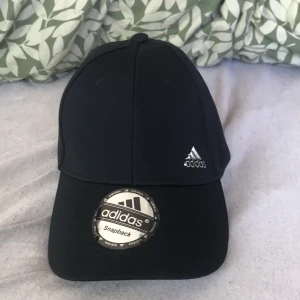 Adidas keps  - Oanvänd keps 10/10 kvalitet 
