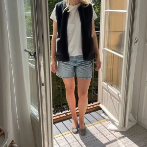 Pälsväst - Pälsväst i fuskpäls från zara kids, marinblå❤️❤️