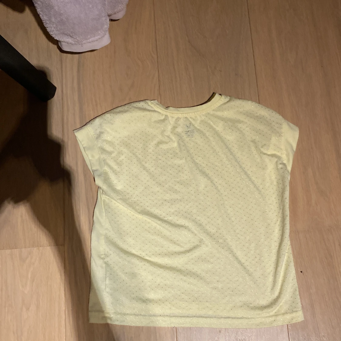 Gul tränings tröja  - 90