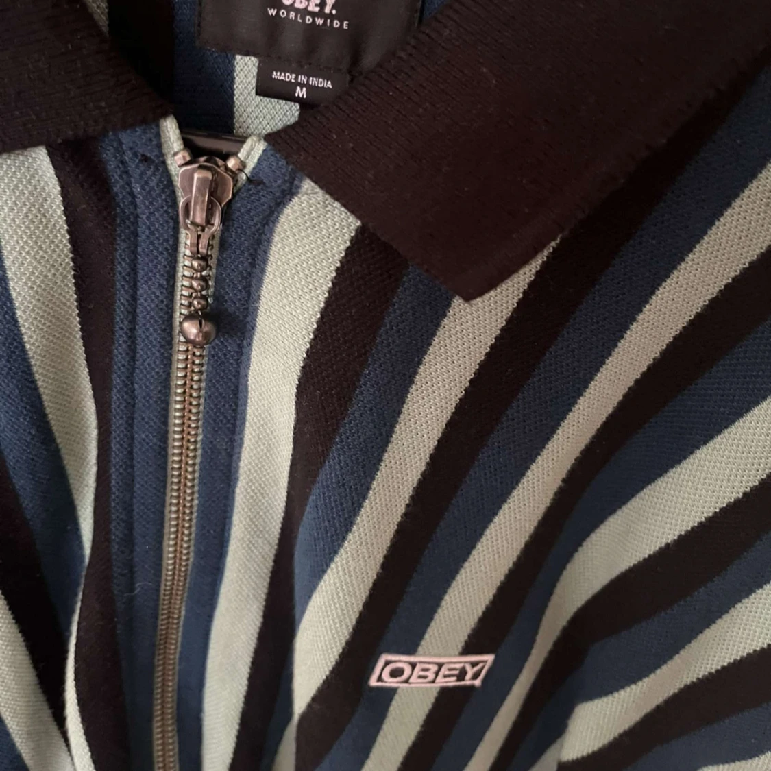 Obey långärmad med krage  - 91