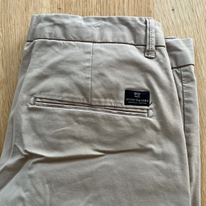 Byxor - Skit snygga byxor från Scotch & soda, storlek W29/L32, väldigt fint skick inga tecken på användning. Hör av dig vid frågor. 