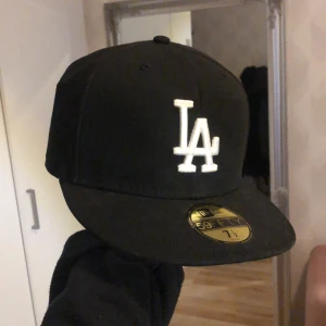 Keps  - Helt oanvänd. Funkar både för män/kvinnor. (PRIS KAN DISKUTERAS)