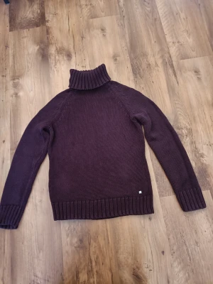 Polotröja  - I mycket bra skick, använt en gång 