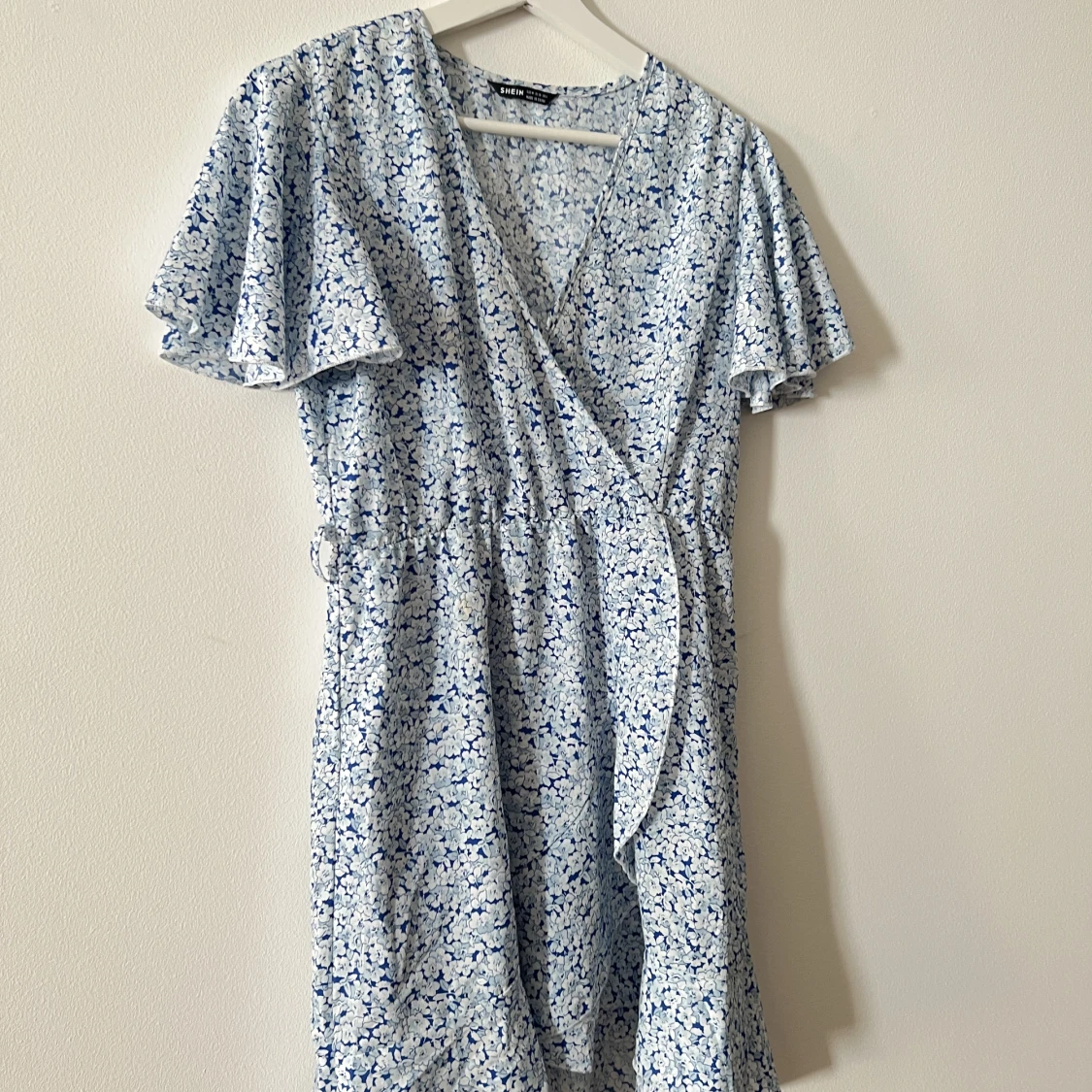 Blommig klänning   - 90