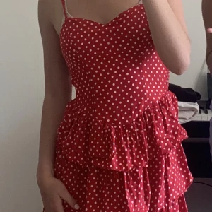 Sommarklänning - En jättegullig sommarklänning🌻 som tyvärr inte kommit till användning då den är lite för gullig för min smak. 