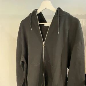 Zip hoodie - Svart zip hoodie, Fräsh och passar till mycket. 