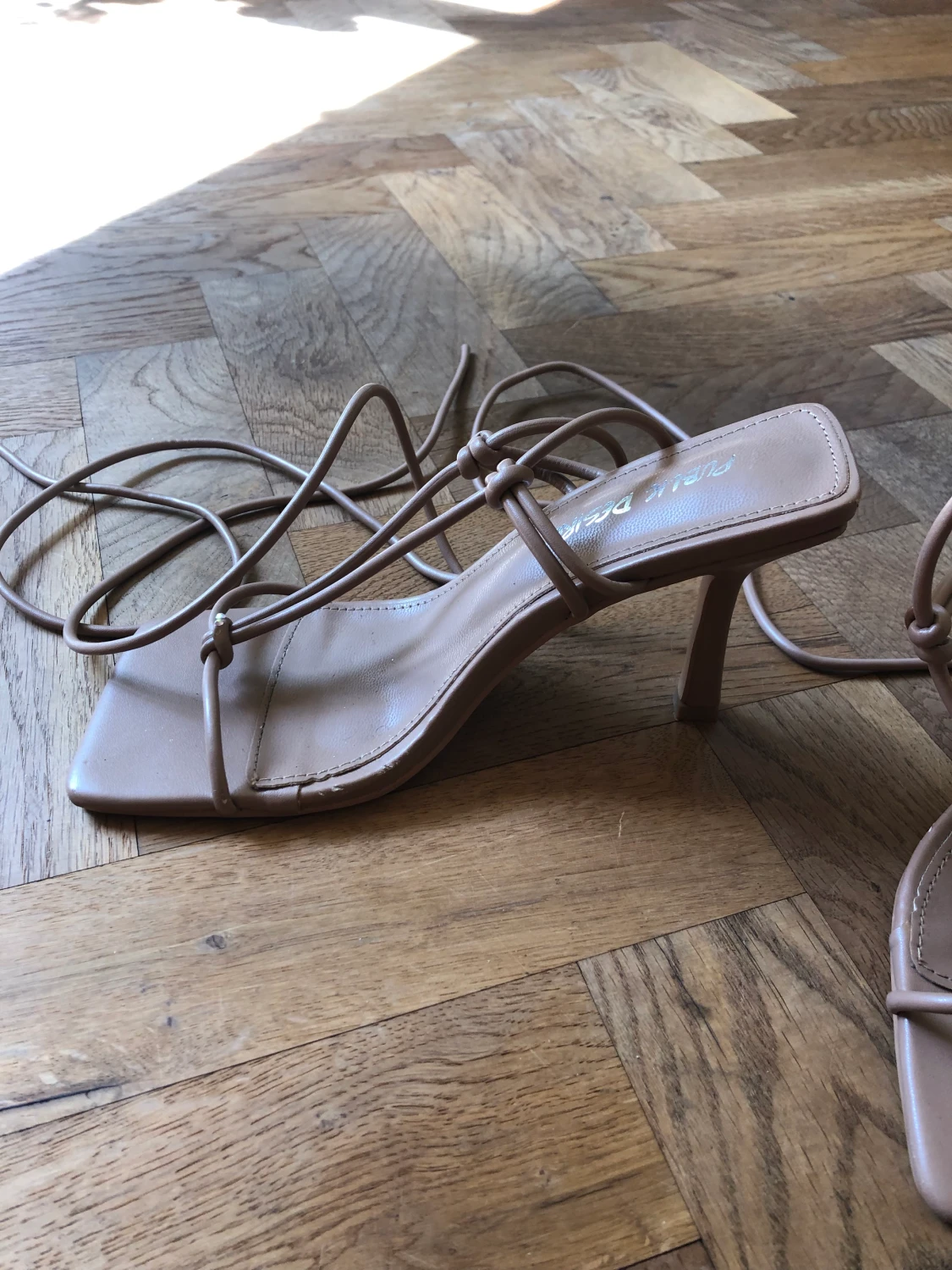 Snörade klackskor  - 90