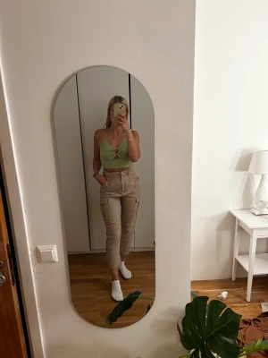 Byxor - Snygga cargobyxor, aldrig använda 