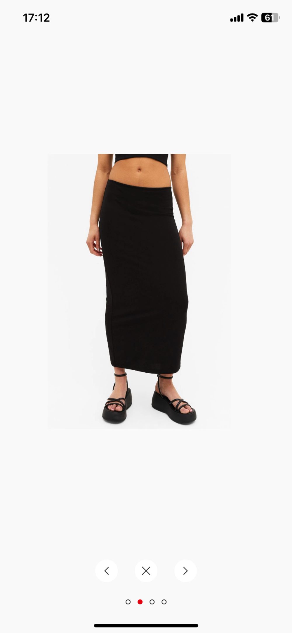 En oanvänd kjol från Monki, så trendig och snygg nu till sommaren i ett mjukt och skönt material. Perfekt längd på mig som är 167 cm, passar även en storlek upp. Skriv gärna om du undrar något eller vill se fler bilder❤️. Kjolar.