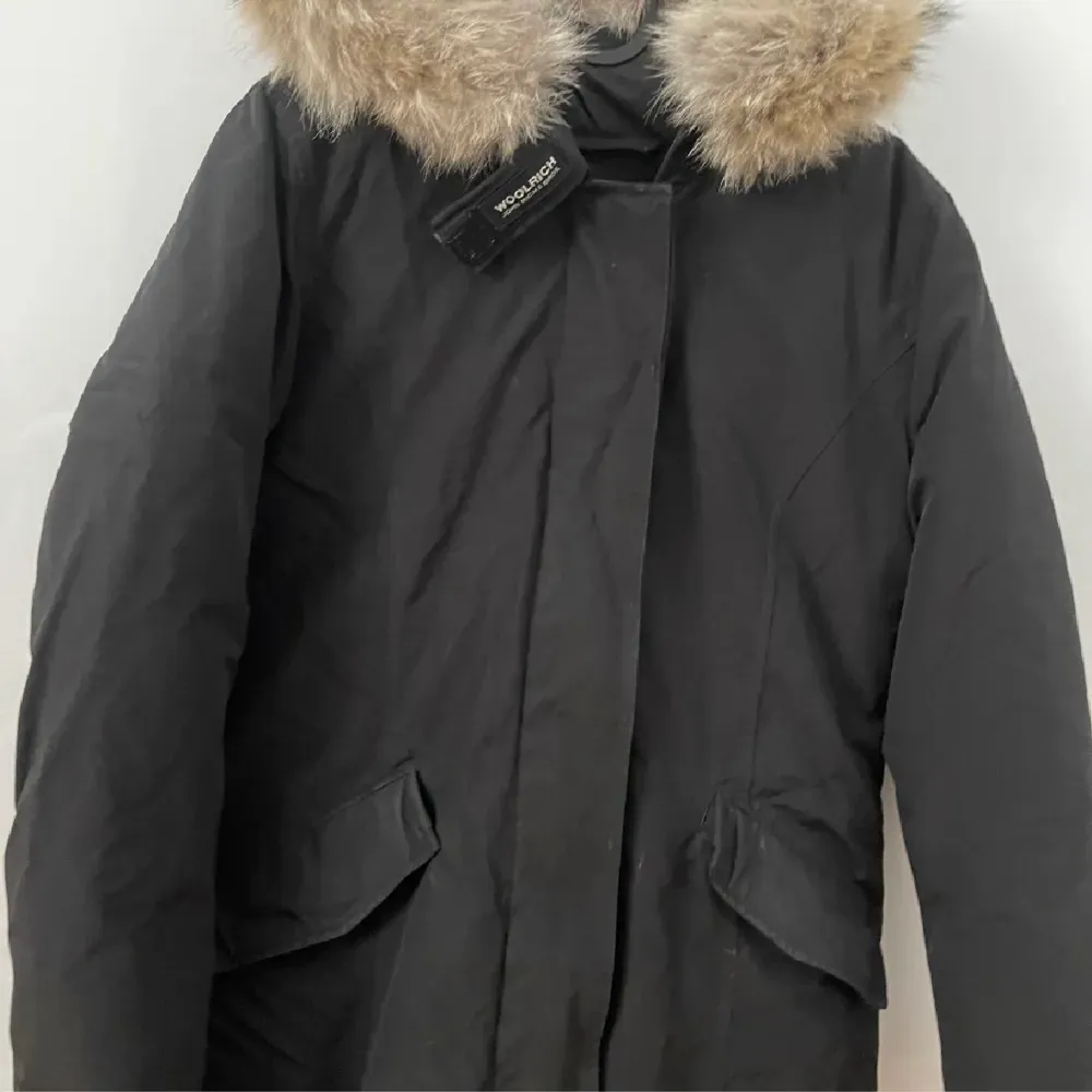 En woolrich jacka storlek L Bra skick använd få gånger . Jackor.