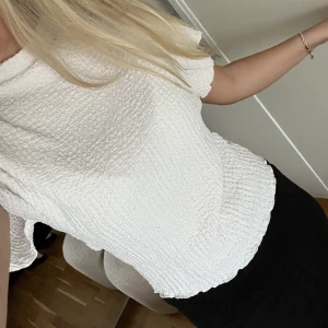 Zara topp - Fin topp som aldrig är använd så lappen sitter kvar, köparen står för frakten 🥰