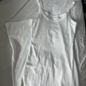 Supersnygg basic vit tight  lång klänning, aldrig använd
