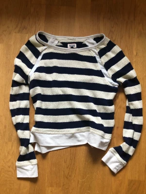 Cute Tommy Hilfiger stickad sweater🍸 - Mysig tröja som är perfekt för hösten.