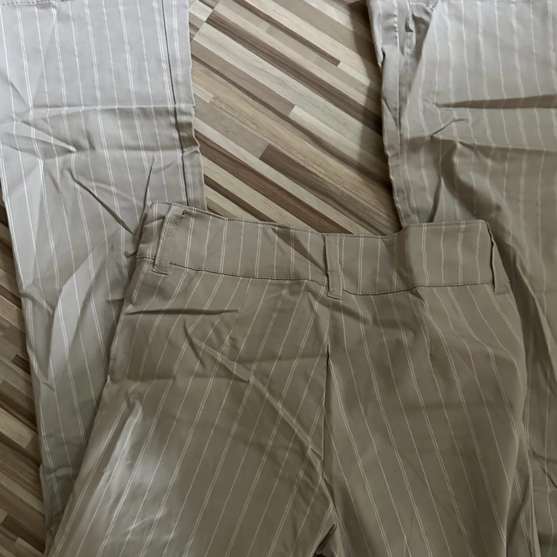 Lågmidjade kostymbyxor från HM - 90