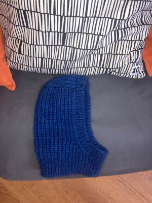 Balaklava - Stickad balaklava i ull och mohair-garn. Mjuk kvalitet, perfekt för kallt väder.