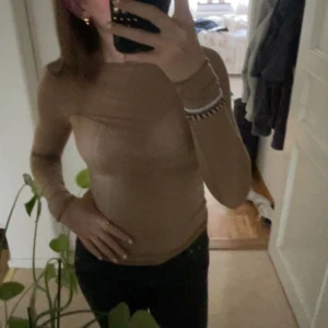 Tröja - Säljer denna SKITSNYGGA intimissimi tröja då den inte riktigt passade mig!❤️Bara provad så nyskick! Nyköpt pris 450kr❤️